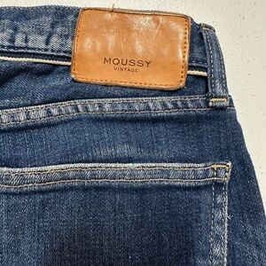 Moussy Vintage Indigo Jeans size 28
Inseam 28”
Made in Japan